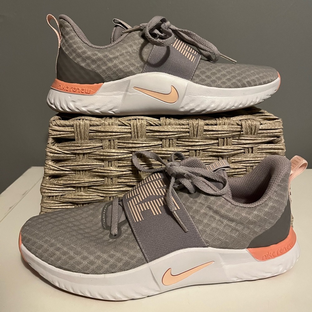 NIKE woman’s fitness shoe